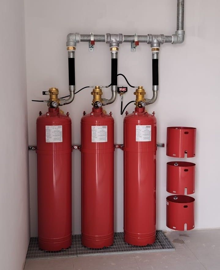 Agnitar FM-200 (HFC-227ea) Fire Suppression System – compact cylinder solution for data centers and critical facilities.